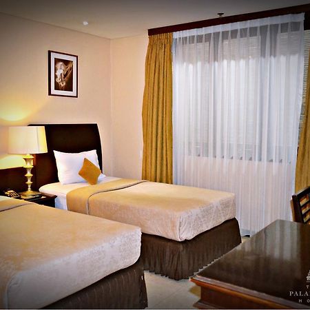 The Palais Hotel Dago Bandung Exterior photo