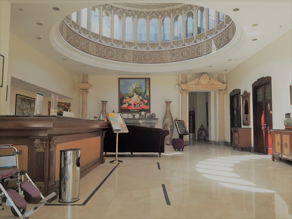 The Palais Hotel Dago Bandung Exterior photo