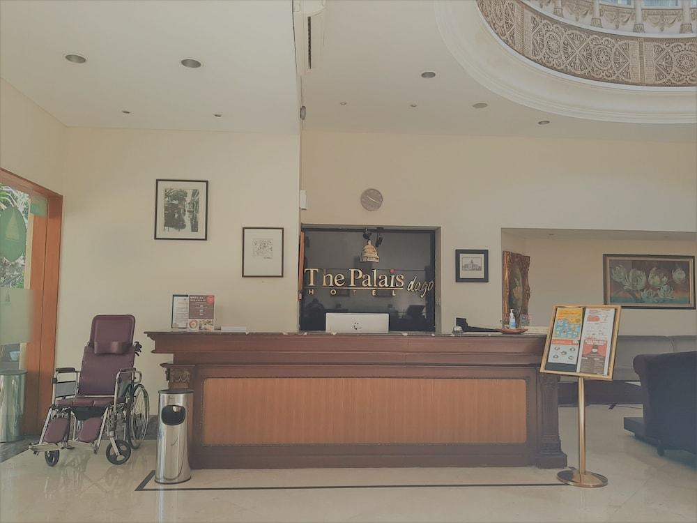 The Palais Hotel Dago Bandung Exterior photo