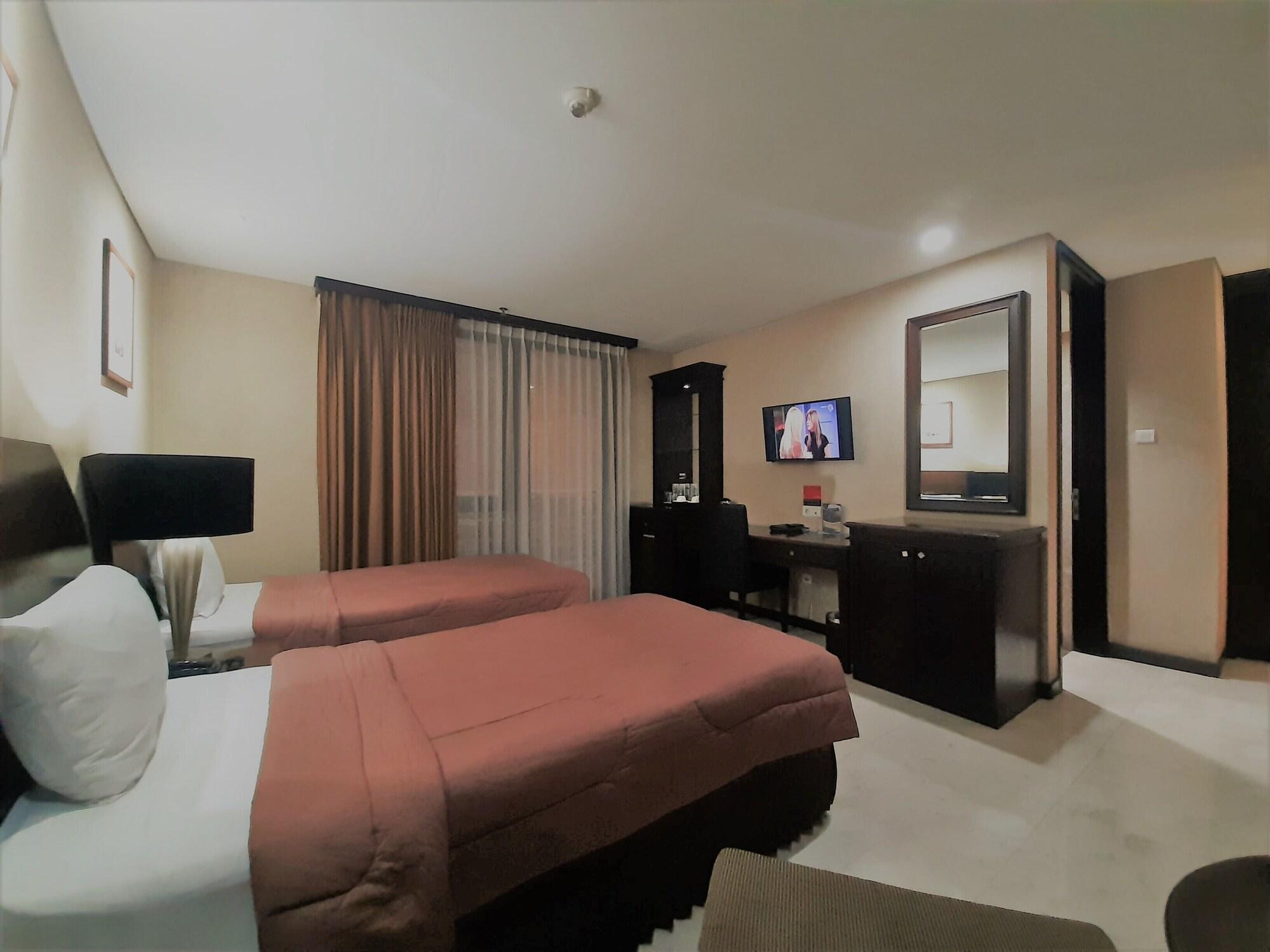 The Palais Hotel Dago Bandung Exterior photo