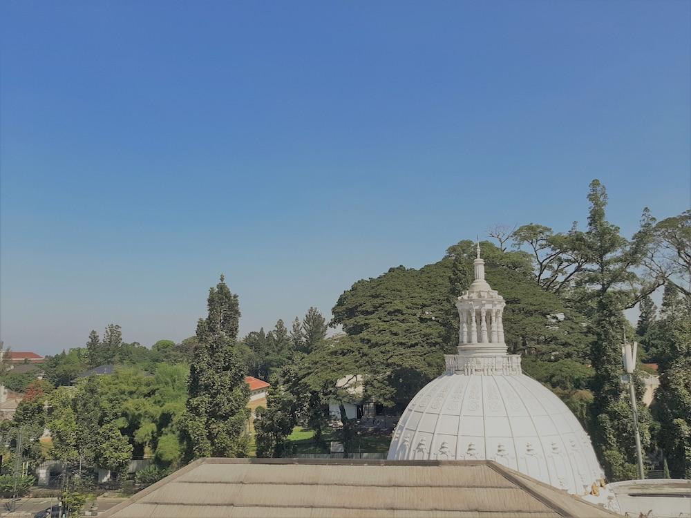 The Palais Hotel Dago Bandung Exterior photo