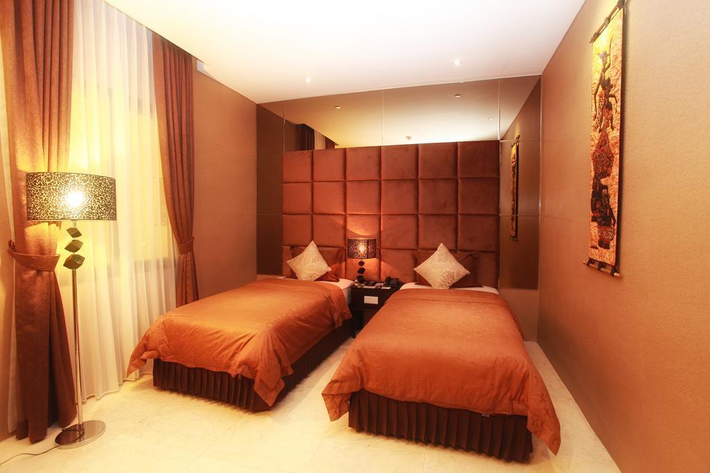 The Palais Hotel Dago Bandung Exterior photo