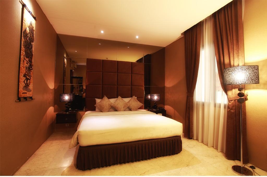 The Palais Hotel Dago Bandung Exterior photo