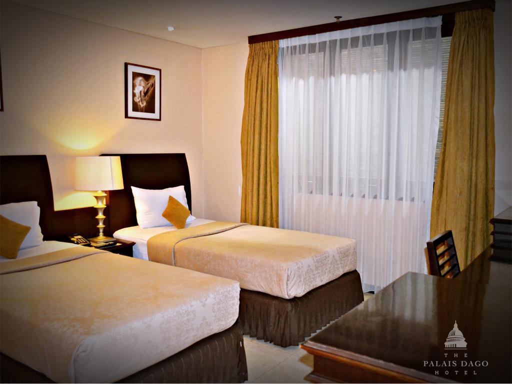 The Palais Hotel Dago Bandung Exterior photo