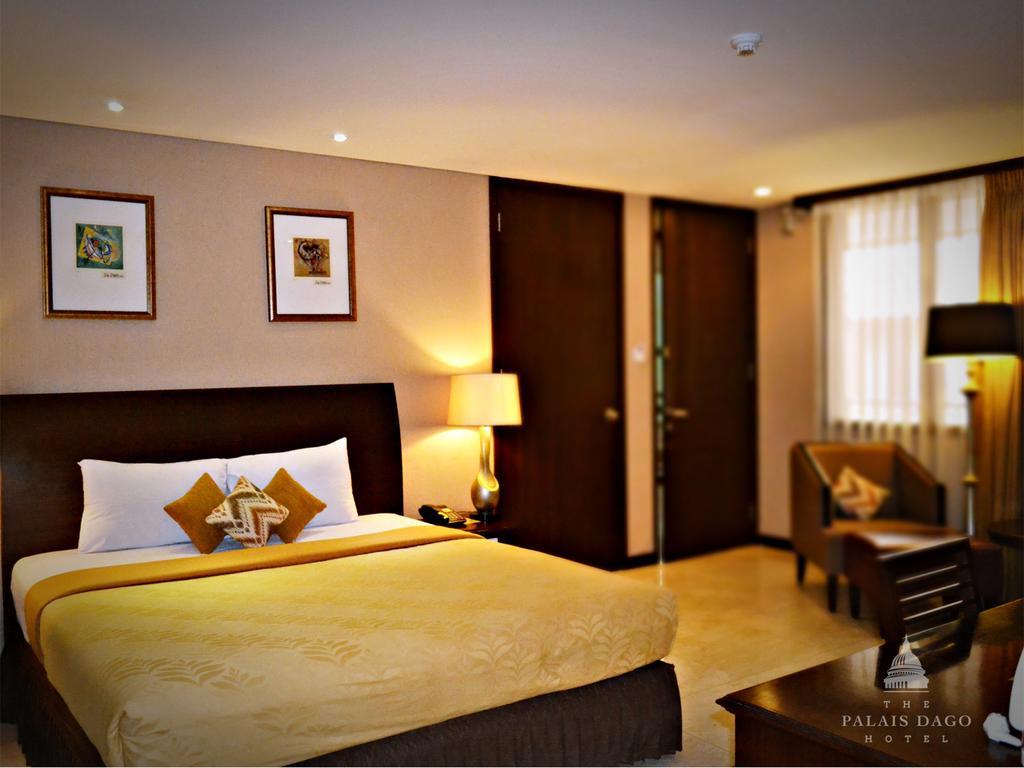 The Palais Hotel Dago Bandung Exterior photo