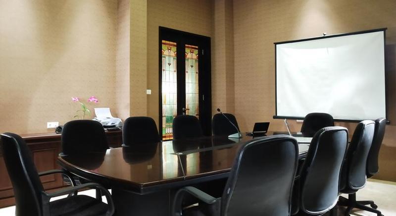 The Palais Hotel Dago Bandung Exterior photo