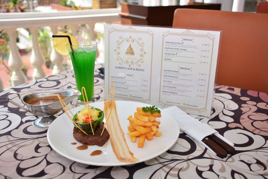 The Palais Hotel Dago Bandung Exterior photo