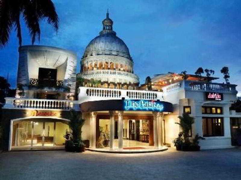 The Palais Hotel Dago Bandung Exterior photo