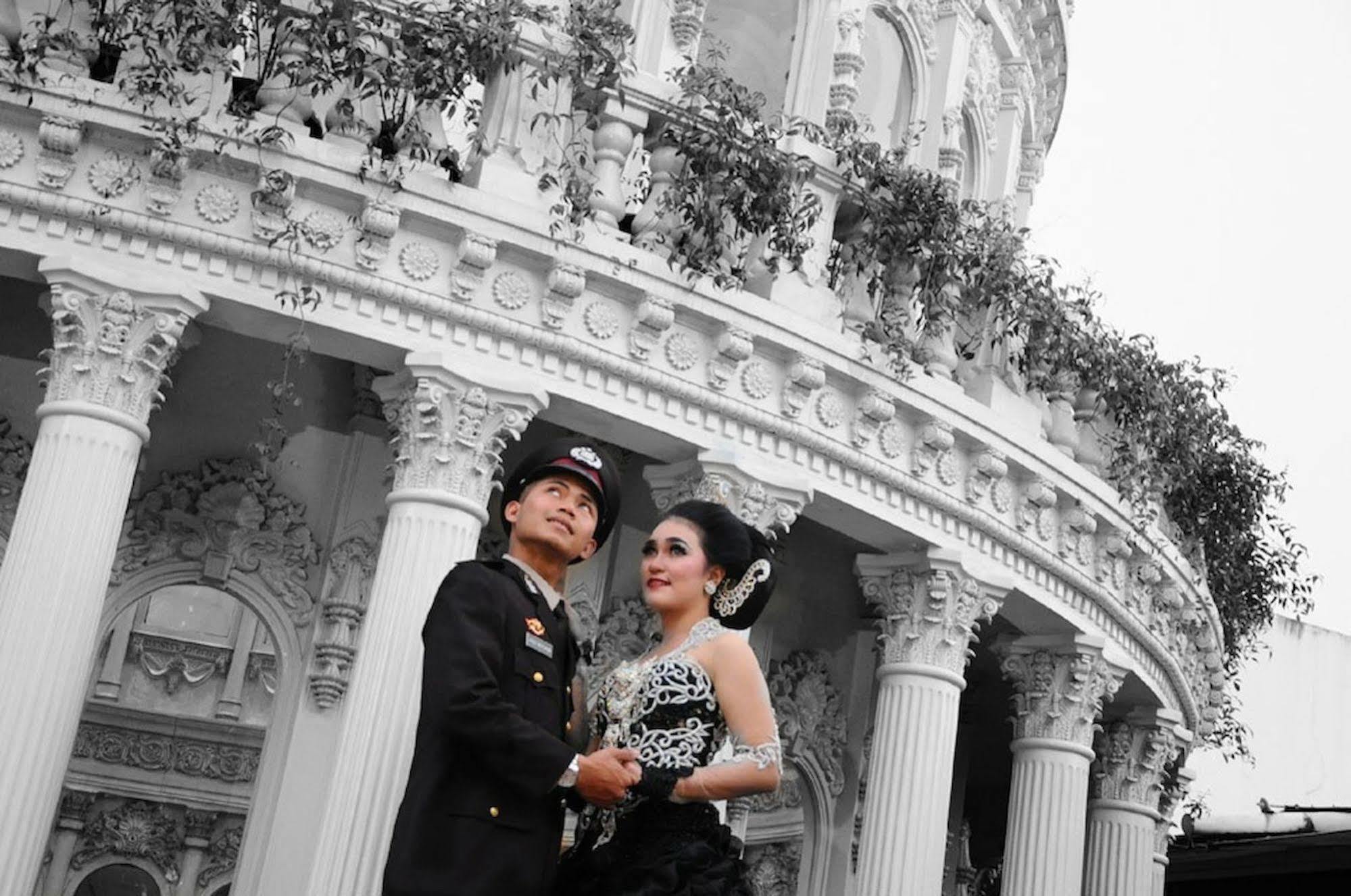 The Palais Hotel Dago Bandung Exterior photo